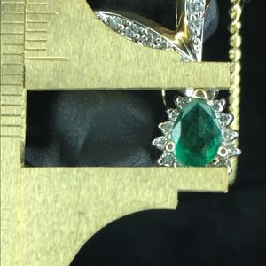 14ky emerald and diamond pendent